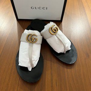 Gucci Leather thong sandal with Double G